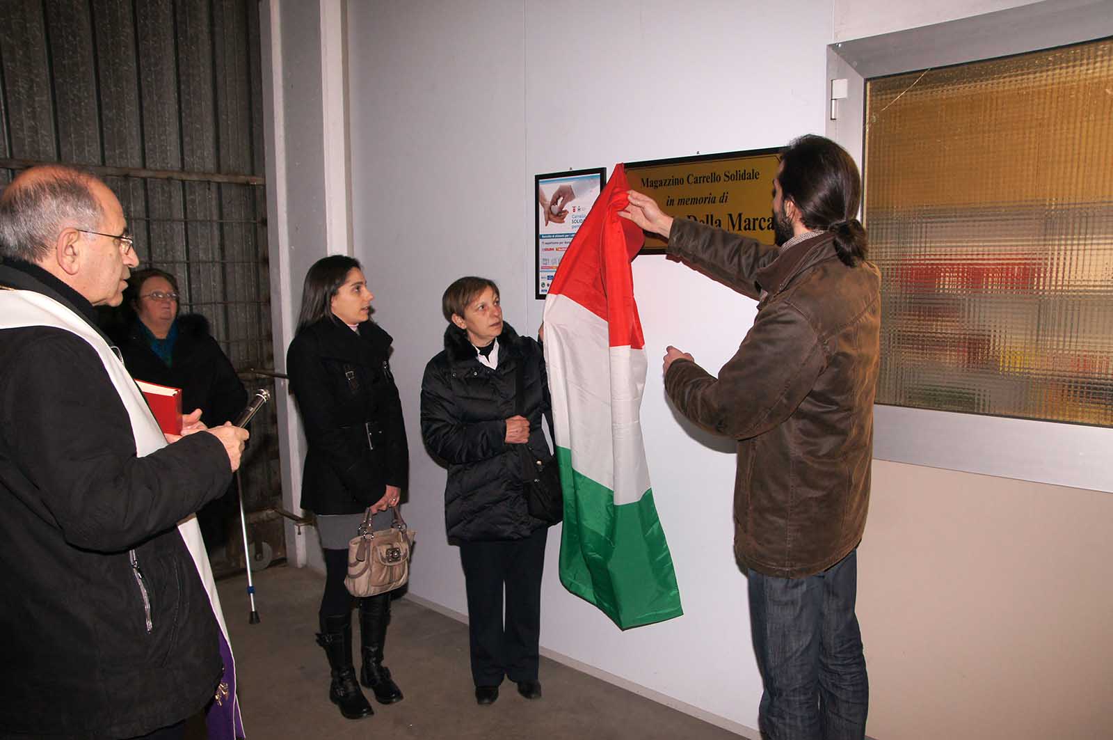 SONY DSC castelsangiovanni carrello solidale scopertura targa a ricordo di pasquale della marca